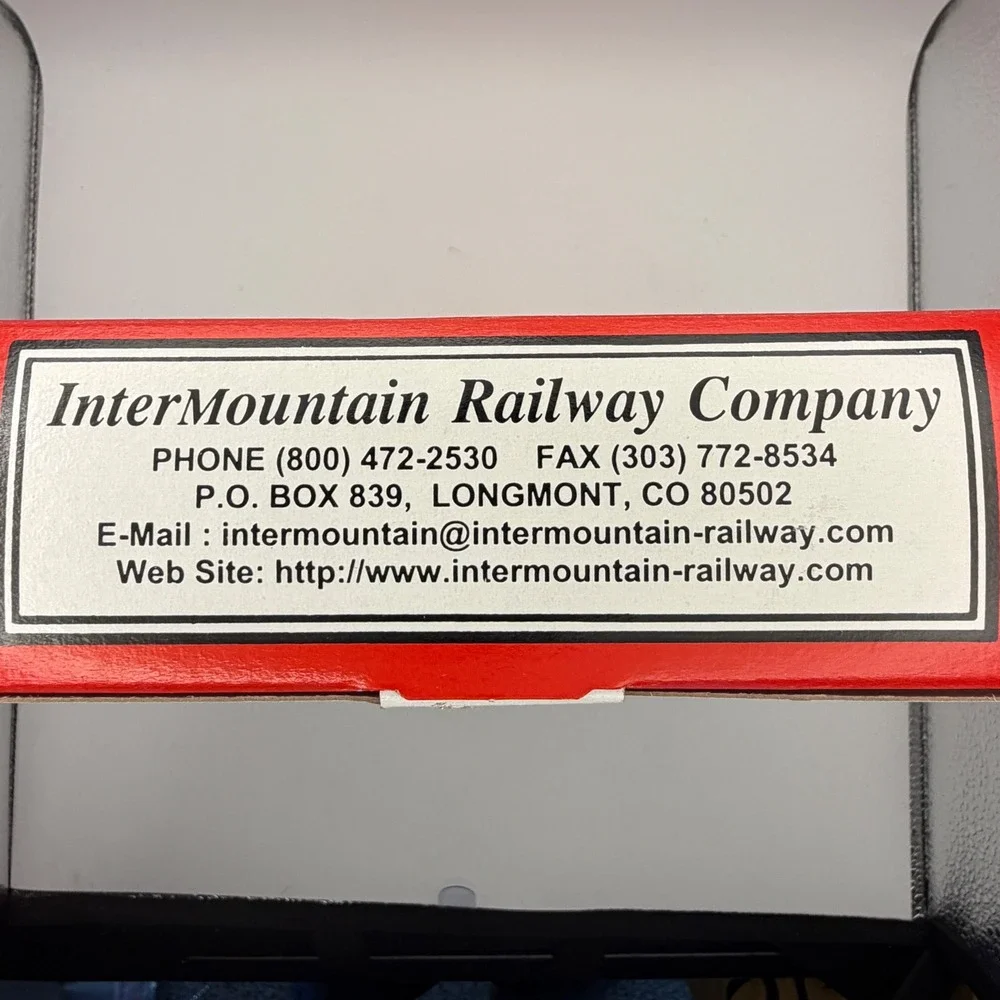 InterMountain Railway HO Scale EMD F-7A Rock Island Locomotive 123 Orange Black